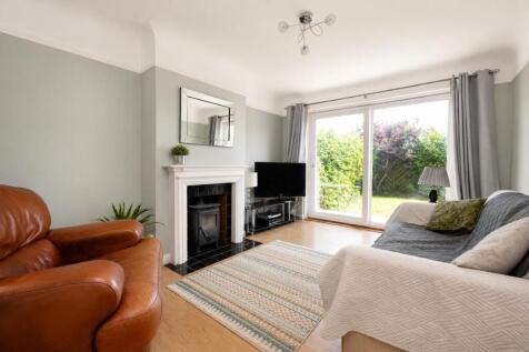 Living Room..jpg