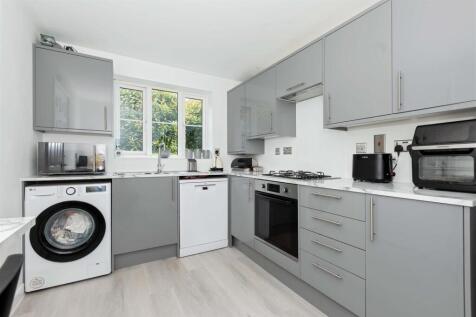 For Sale by Aspire Residential | Teulon Court
