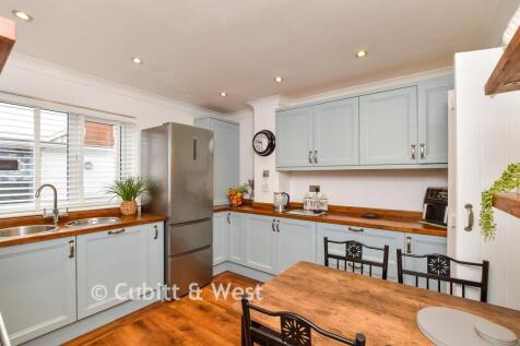Worthing, BN11 - property photo