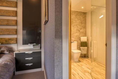 Principal Bedroom En Suite