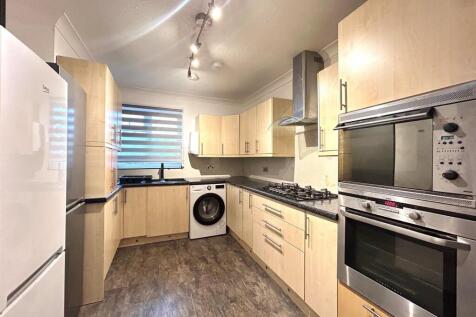 Kitchen 2.jpg