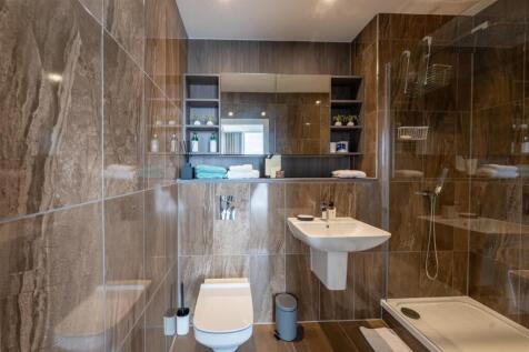 3 bed, 3 bath Apartment in Manchester - Photo 10