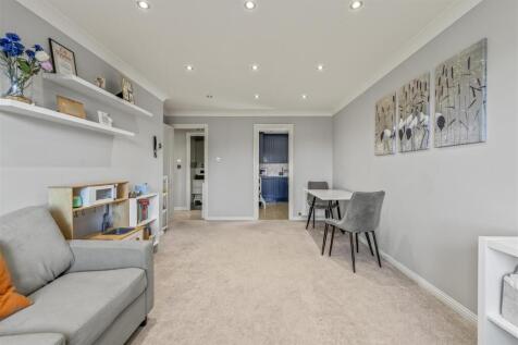 15 Richardson House, Malting Way, TW7 6SD7.jpg