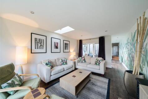 Lower Buckland Road, Lymington, Hampshire, SO41 photo 3