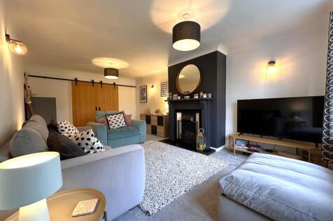 Generous Living Room 714