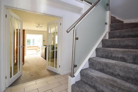 18 Corfton Drive - Hall.jpg