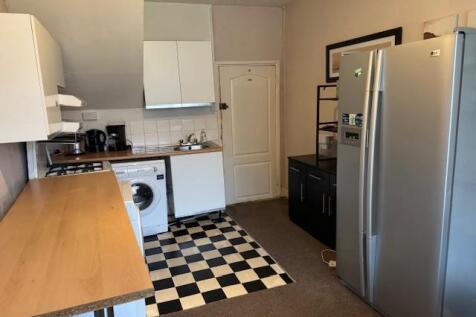 OPEN PLAN KITCHEN/SITTING/DINING ROOM