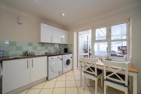 31 Cockleshell Gardens2220.jpg