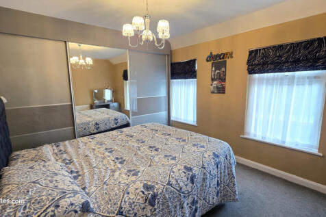 FRONT BEDROOM