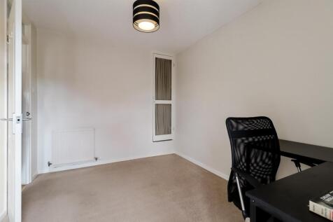 4-bed-house-prestbury (9).jpg