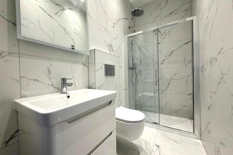 Bathroom 1-2.jpg