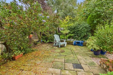 CAM03729G0-PR0133-STILL010