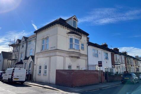 2-bed terraced on Queens Road, Portsmouth, £1,275/mo