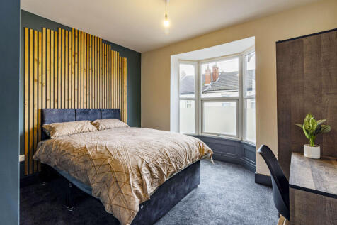 ALL ENSUITE SPARE ROOMS // 5 Bed // AUG 2026 photo 5