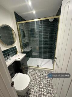 Studio 6 En-Suite
