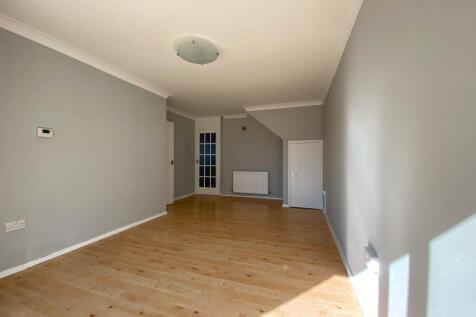 Longfield, HARLOW photo 3