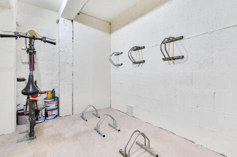 Communal bike sto...