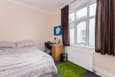 Bedroom 2- 800px.jpg