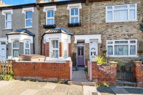 London, E6 - property photo