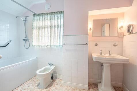 6 bed, 3 bath Detached in Sheffield - Photo 29