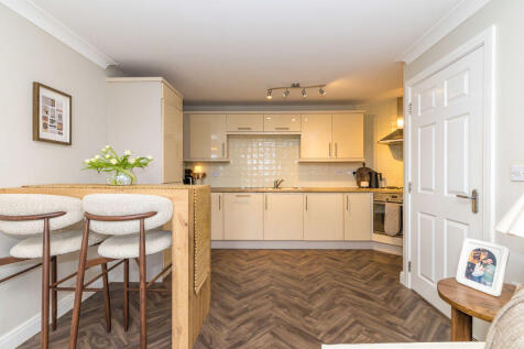 Kitchen Lounge