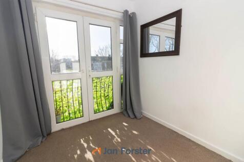 West Farm Avenue, Longbenton, Newcastle Upon Tyne photo 3