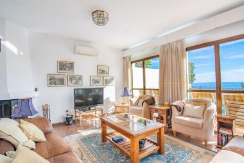 Lounge A