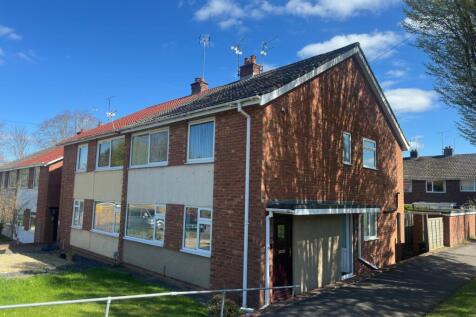 Charming semi-detached home under a clear blue ...