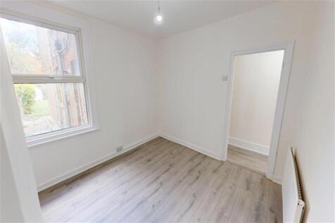 Winns Avenue, Walthamstow, E17 photo 4