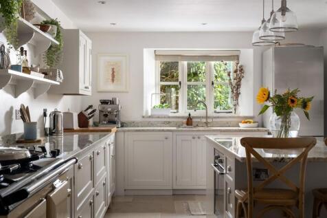 14 - Church Cottage - GL7 5HX - Web.jpg