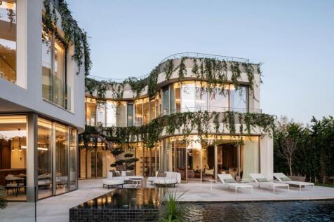 Exterior and Pool (1