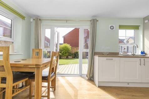 Feature Dining Area.jpg
