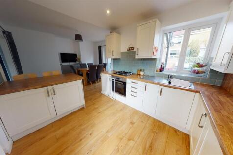 KITCHEN / BREAKFAST ROOM