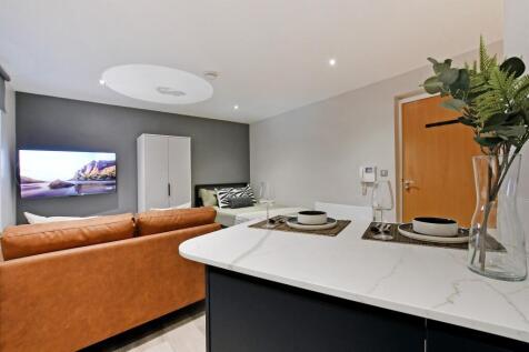 303 West One Space, City Centre, S1 photo 4
