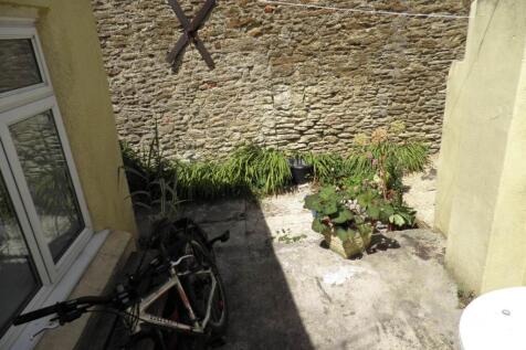 COMMUNAL COURTYARD