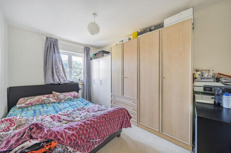 Kings Gate, Addlestone, KT15 photo 3