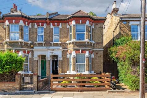 Flat 2, 10 Whitestile Road, Brentford, TW8 9NJ