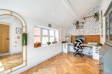 Home Office/ Bedroom 4