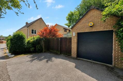 Manor Av - rear.jpeg