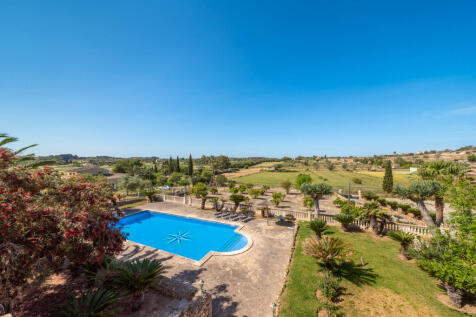 Idyllic finca with pool in Lloret de Vista Alegra