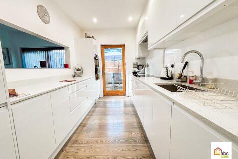 Petal Lane, Newhall, Harlow photo 5