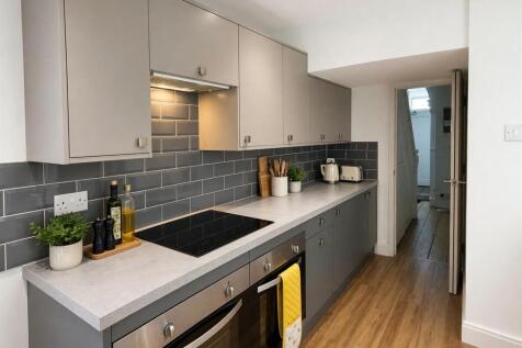 staged kitchen.jpeg