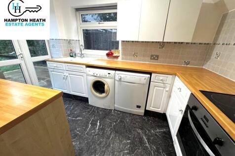 Moore Grove Crescent, Egham, Surrey photo 5