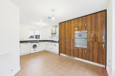 Highfield Avenue, Langwith, NG20 photo 5