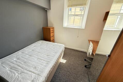 Flat 1 Bedroom 2.JPG