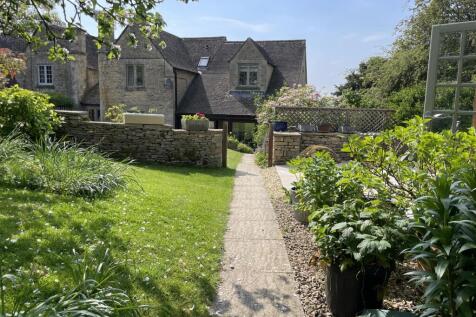Garden to rear of house and path.JPG