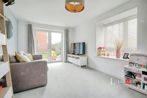 Sapphire Road, Bishops Cleeve, Cheltenham, GL52 photo 4