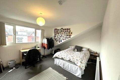6-bed terraced on Brudenell Mount, Hyde Park, Leeds, £2,626/mo