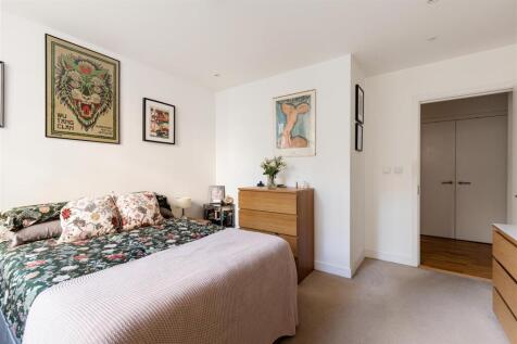 Honour Lea Avenue E20