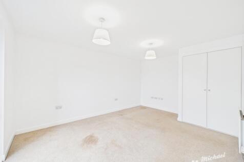 CAM02773G0-PR0319-STILL006